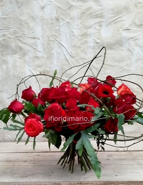 BOUQUET SU STRUTTURA-ROSE ROSSE